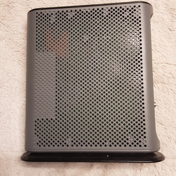 Motorola MG7540 16x4 Cable Modem plus AC 1600 Dual Band Wi-Fi Gigabit Router - Picture 4 of 6